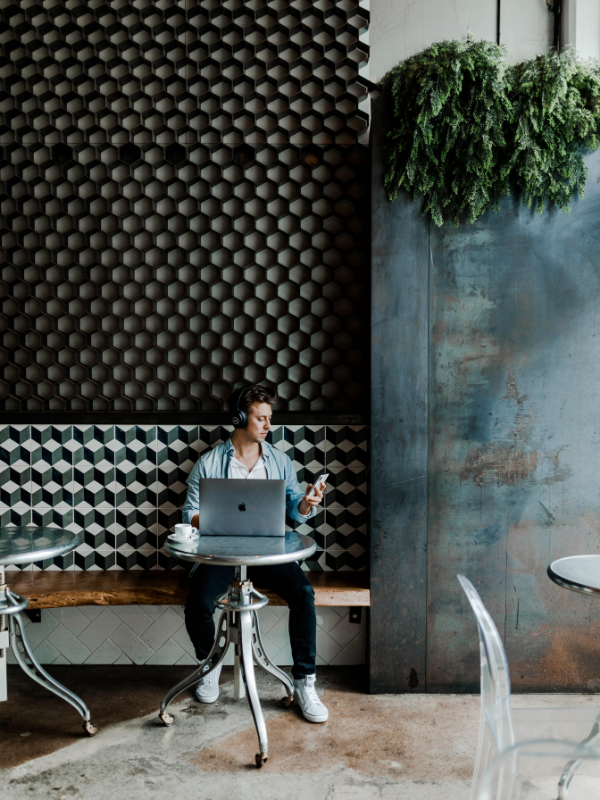 handsome-guy-blogging