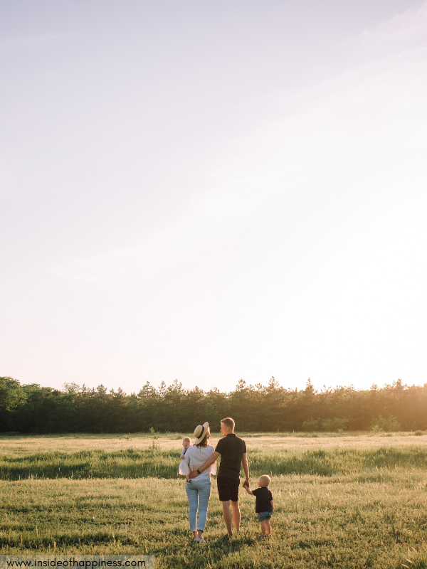 happy-family-on-a-field