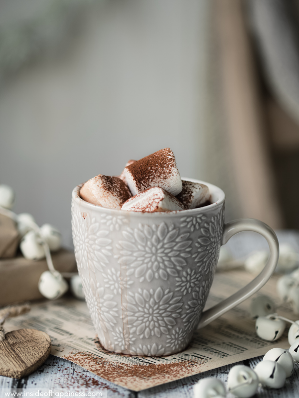 cup-of-hot-chocolate-and-marshmallows