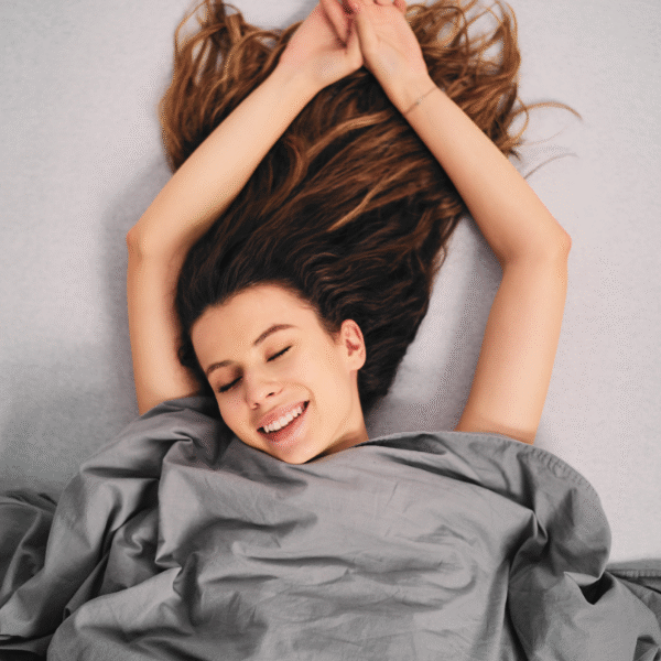 woman-under-the-be-sheets