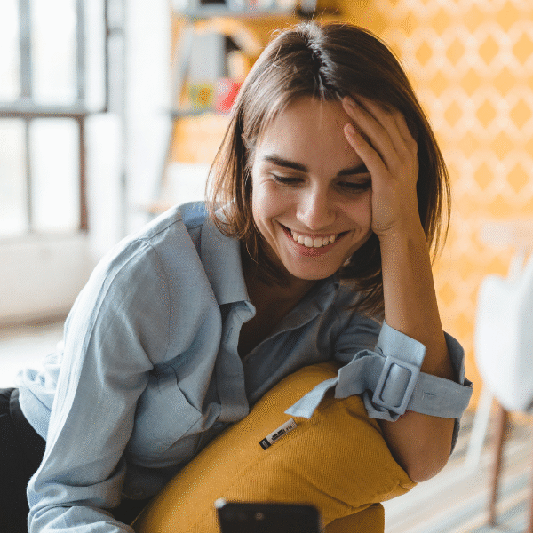 woman-smiling-when-texting