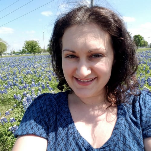 Julie-FWML-profilepic - Julie Smeltzer
