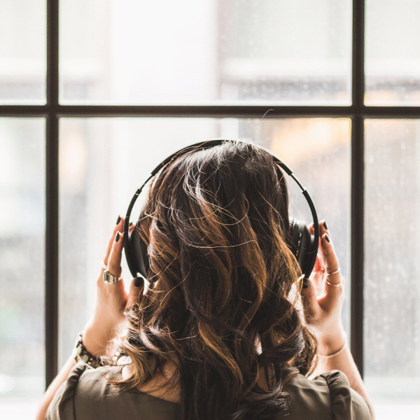 woman-listening-to-earphones