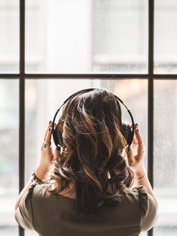 woman-listening-to-earphones