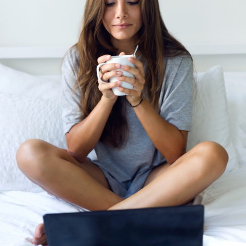 morning-woman-drinking-coffee