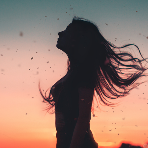 woman-silhouette-looking-up