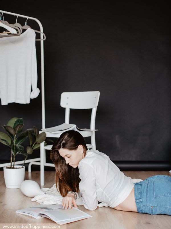 woman-reading-on-the-floor
