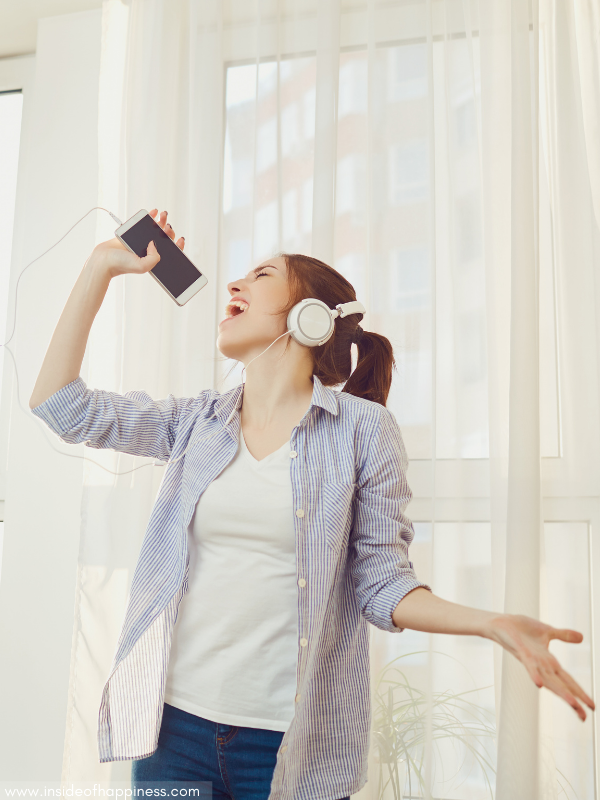 happy-woman-in-a-good-mood-singing-in-the-house