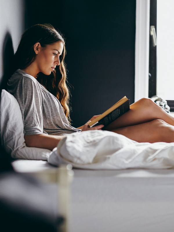 woman-reading-in-the-morning