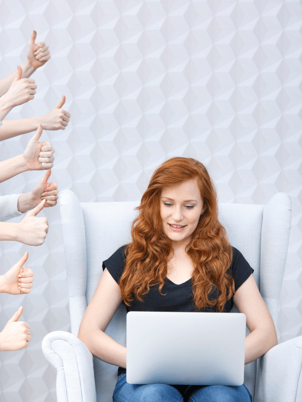 woman-blogging-on-a-chair