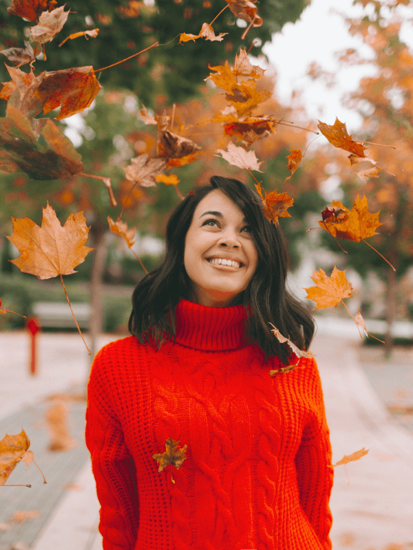 pretty-woman-smiling-under-the-autumn-leaves