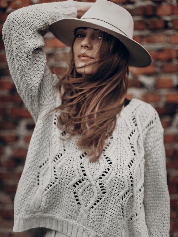 woman-portrait-wearing-a-beige-hat