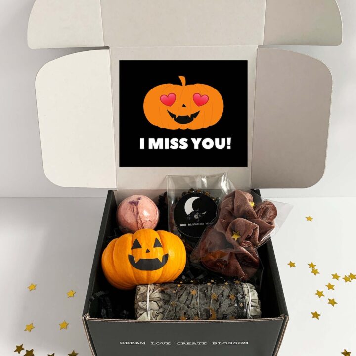 Image for GHOST HUG Halloween Gift Box