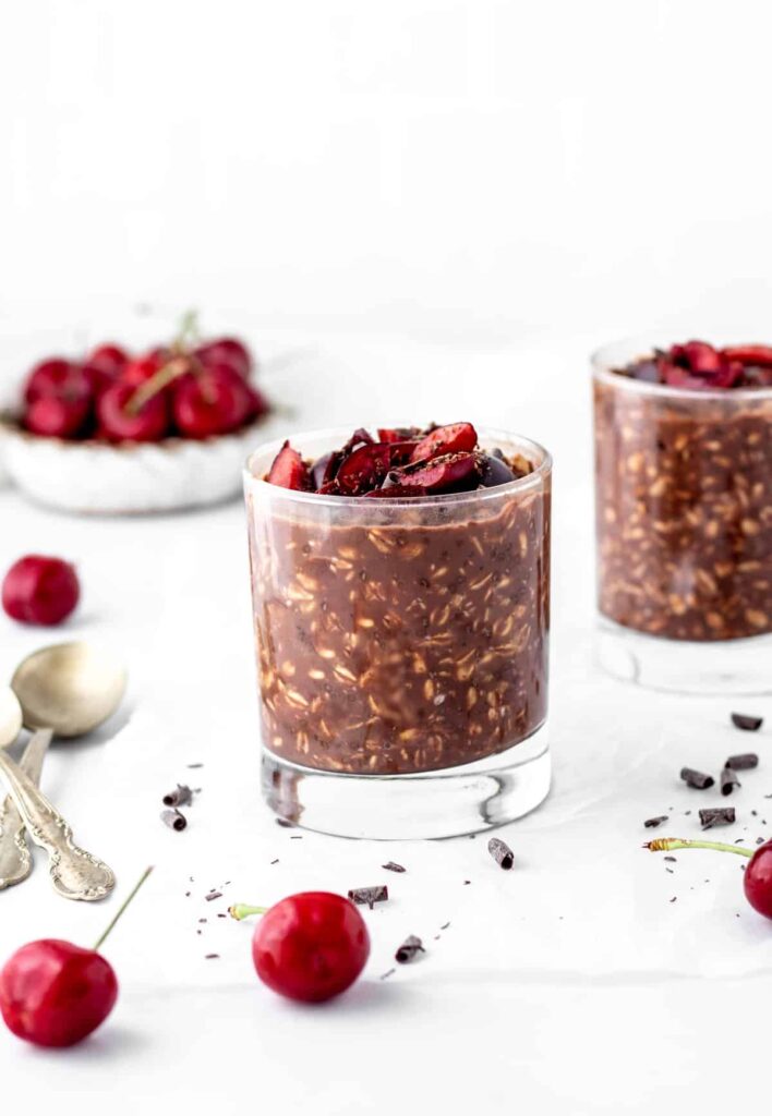 chocolate cherry overnight oats